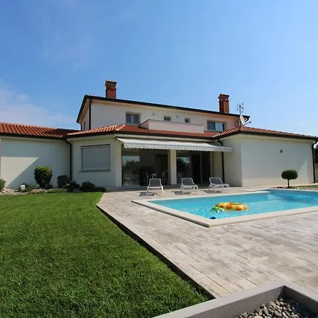 Villa Alex Exclusive With Pool Poreč