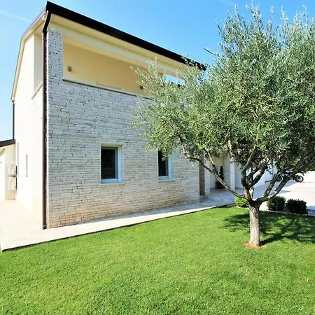Villa Alex Exclusive With Pool Porec